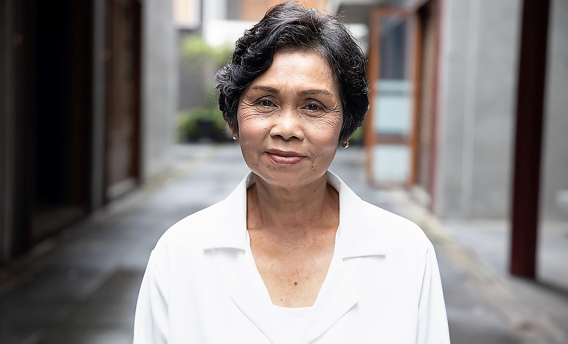 Portrait d'une femme asiatique âgée